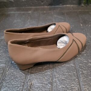 Comfort-Well by Beacon Taupe Wedge Loafers Gold Trim Slip On Shoes Women’s 9W